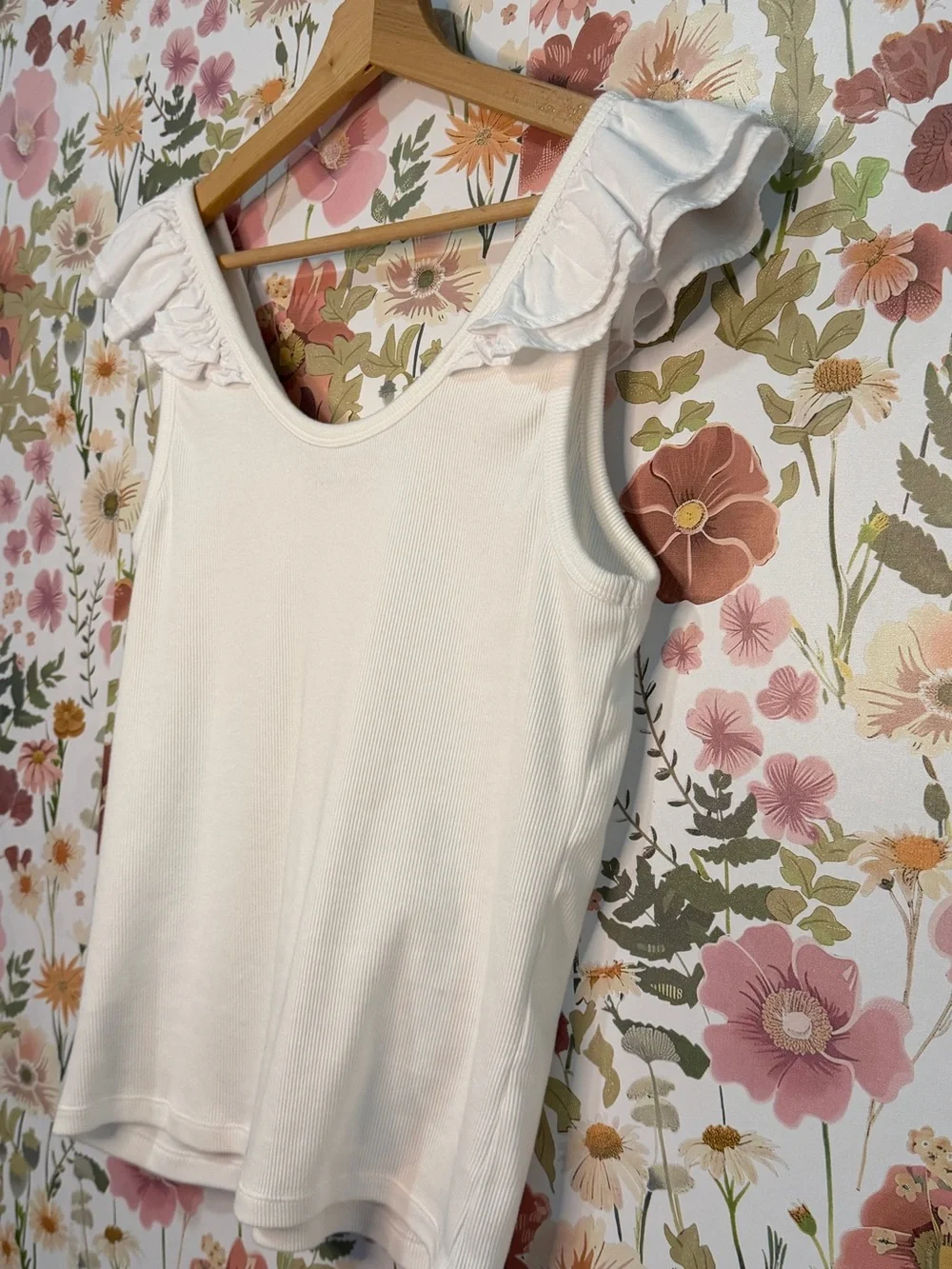 Old Navy White Ruffle-Shoulder Tank Top - Picture 13 of 15